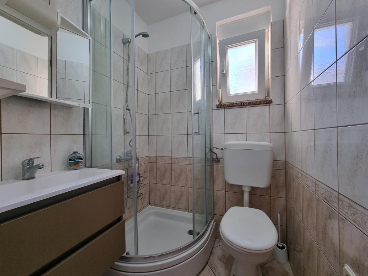 Apartment Aqua Near The City Beach Novalja Exterior foto